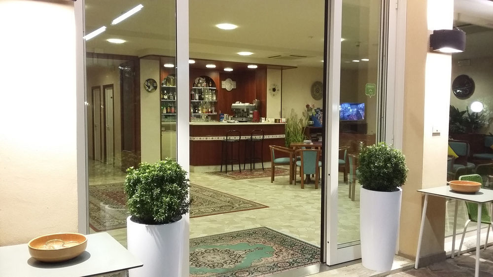 Hotel Condor Μιλάνο Μαριτίμα Εξωτερικό φωτογραφία